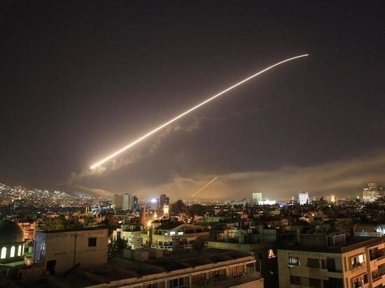 В новом ракетном ударе по авиабазе в Сирии заподозрили Израиль