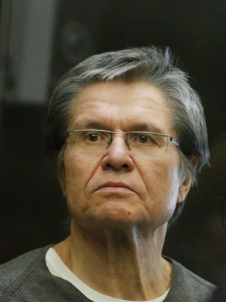 Появление в суде Сечина стало шоком для исхудавшего Улюкаева Появление в суде Сечина стало шоком для исхудавшего Улюкаева