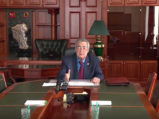 Тулеев собрался уехать из России