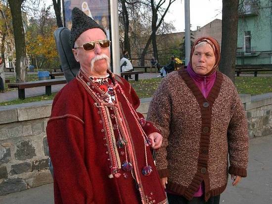 Киев решил вернуть домой миллионы проживающих в России украинцев Киев решил вернуть домой миллионы проживающих в России украинцев