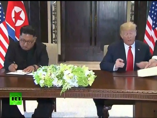Трамп и Ким Чен Ын подписали документ о денуклеаризации