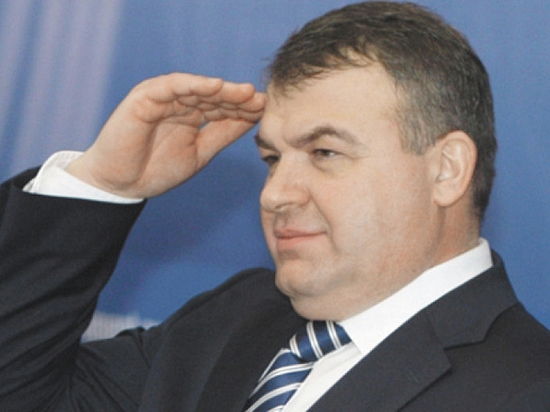 Почему экс-министру обороны Сердюкову еще рано садиться за военные мемуары