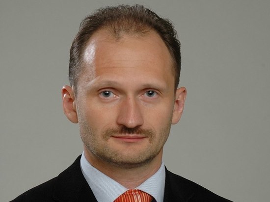 Кандидат в премьеры Латвии назвал евродепутатов «дураками» за поддержку русских школ